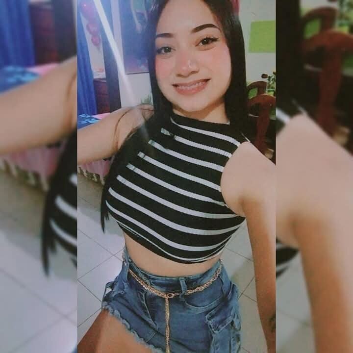 abril_tits_