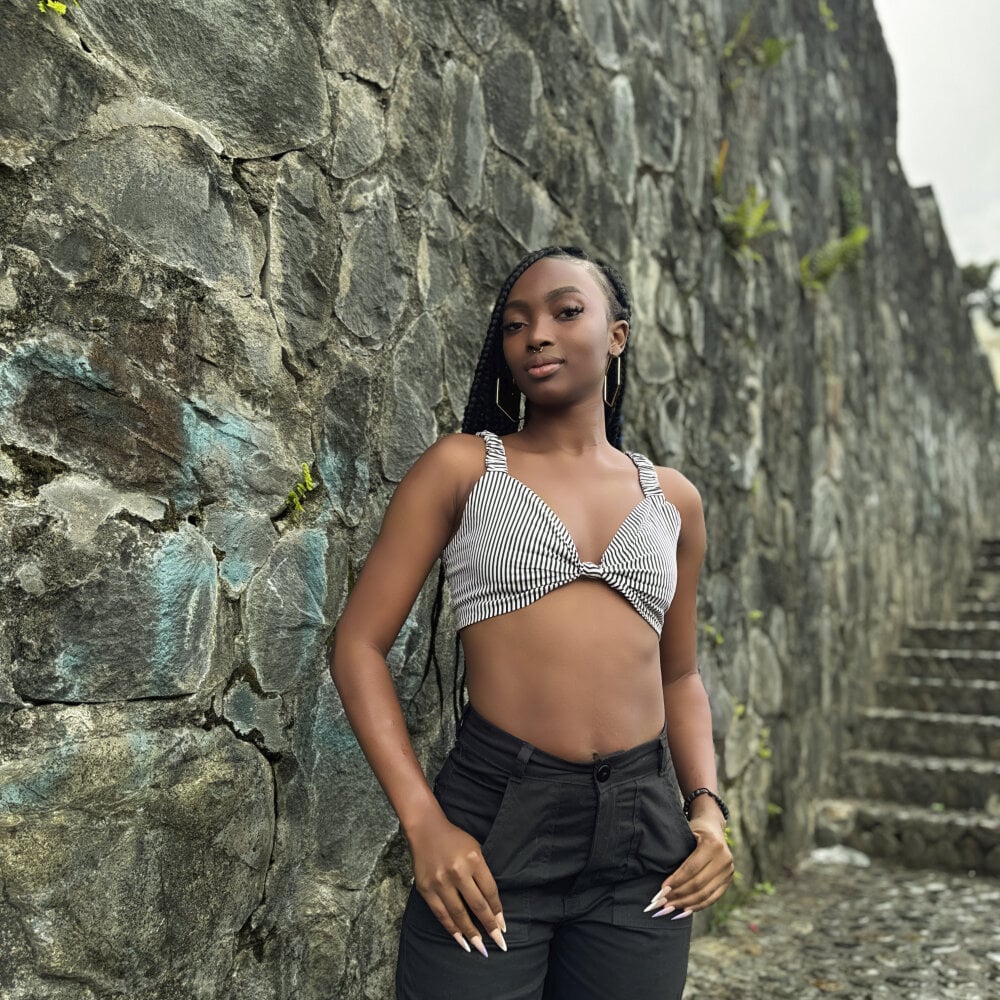 ahvi_ebony