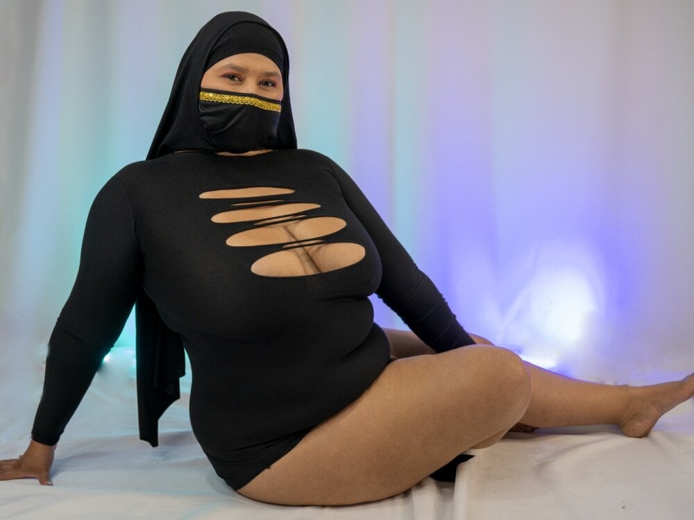 amal_boobs