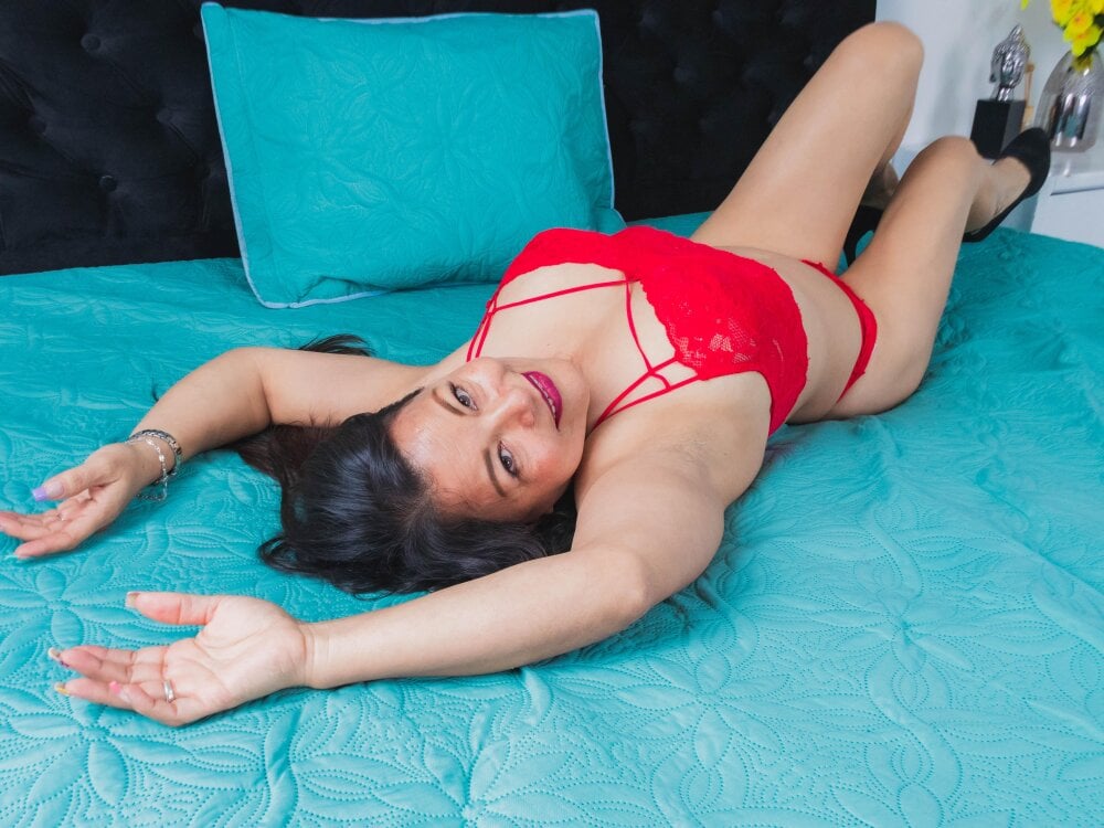 anna_mature_
