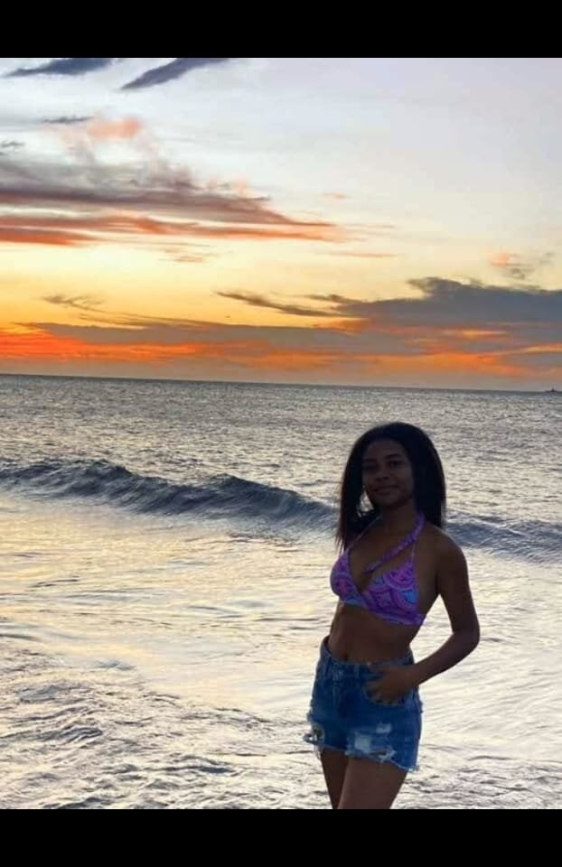 ari_brunette