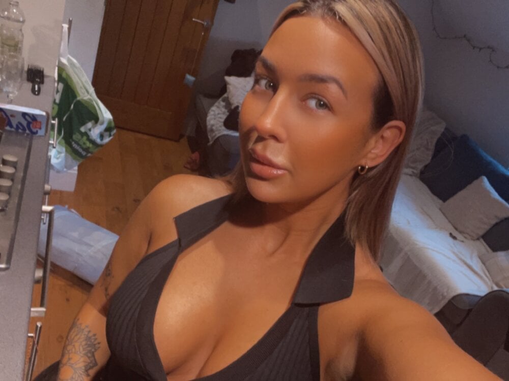 busty-bambi