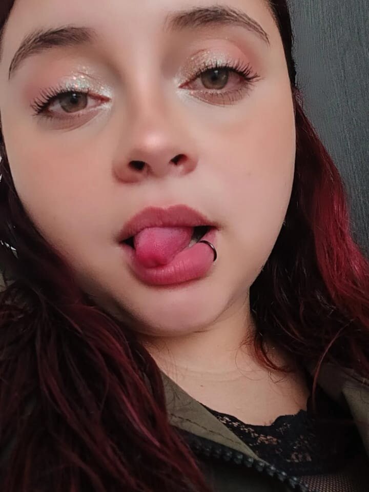 busty-hot18