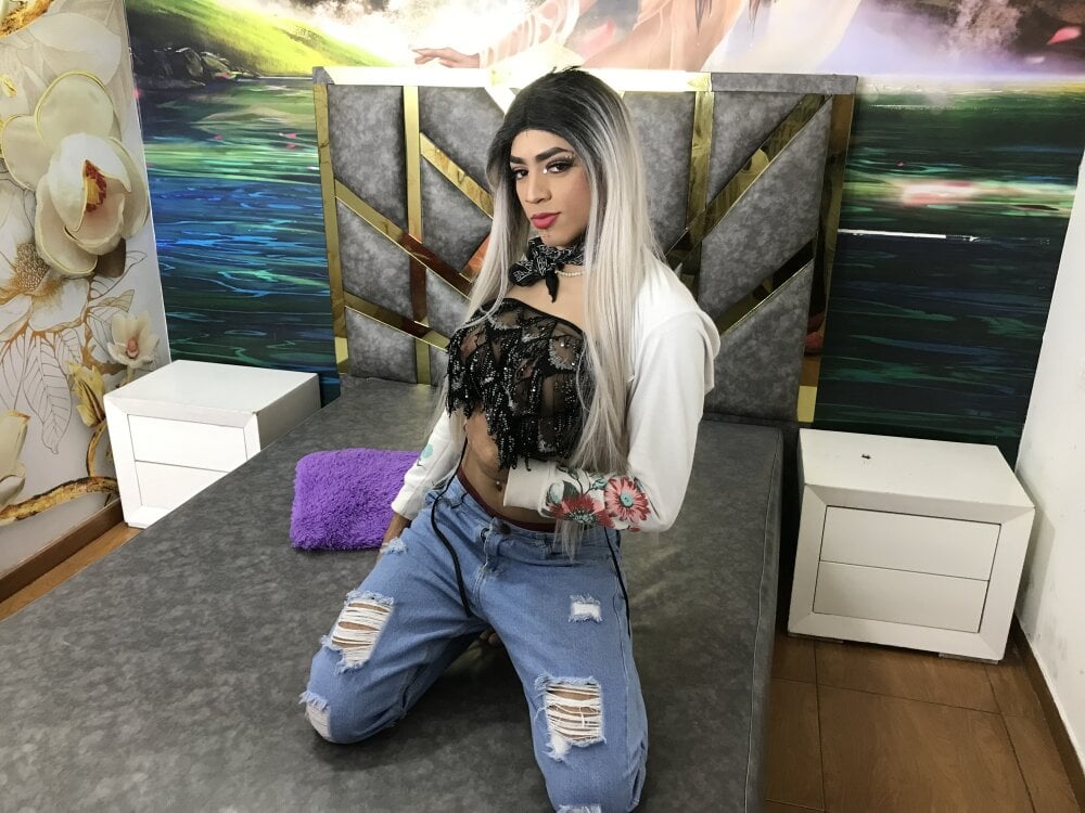 doll_latina_ts