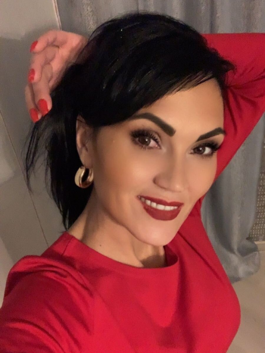 kat_brunette