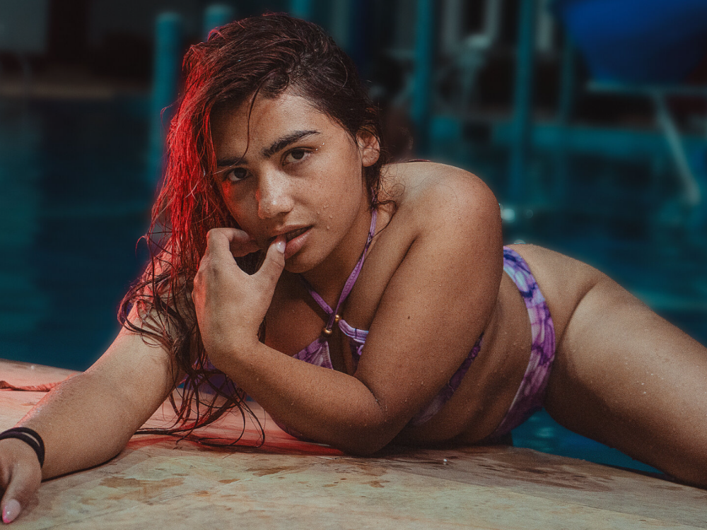 petite_lucy18