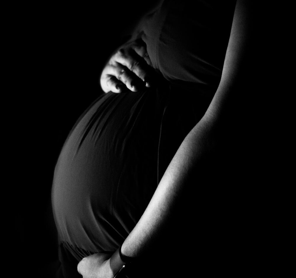 pregnant_ebony