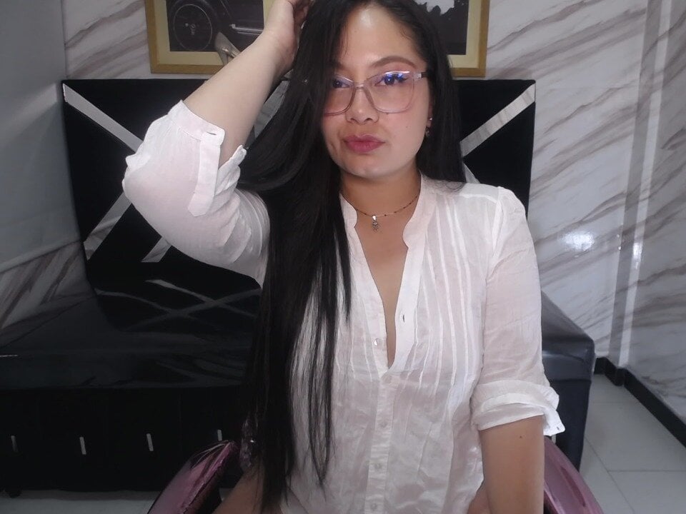 rosie_grey_v